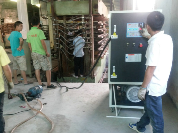 油加熱器應用在大型平板發泡調試現場 油加熱器應用在大型平板發泡調試現場